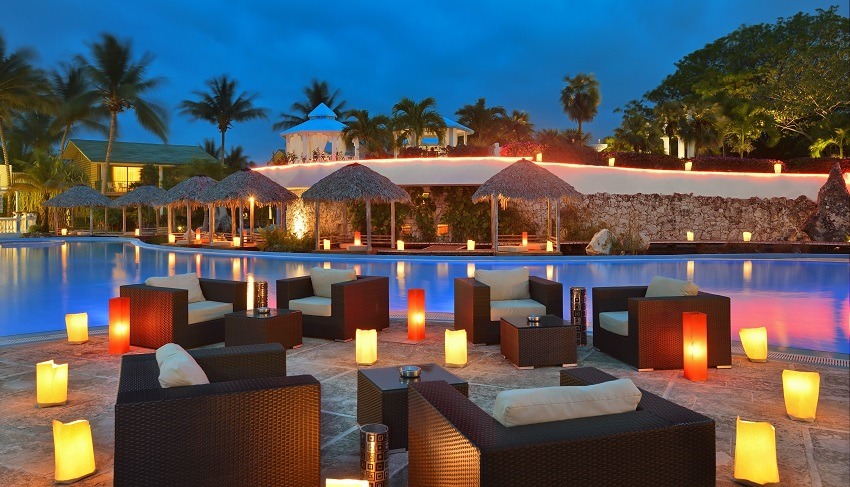 Pool seating with lanterns at Melia Cayo Coco