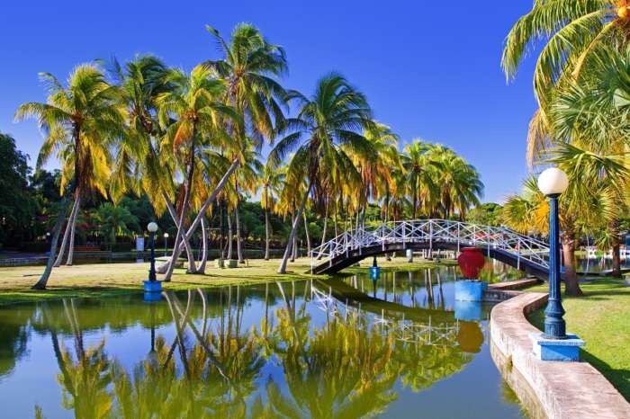 Bridge over lake in Parque Josone