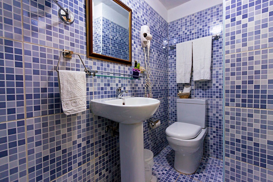 Casa particular bathroom