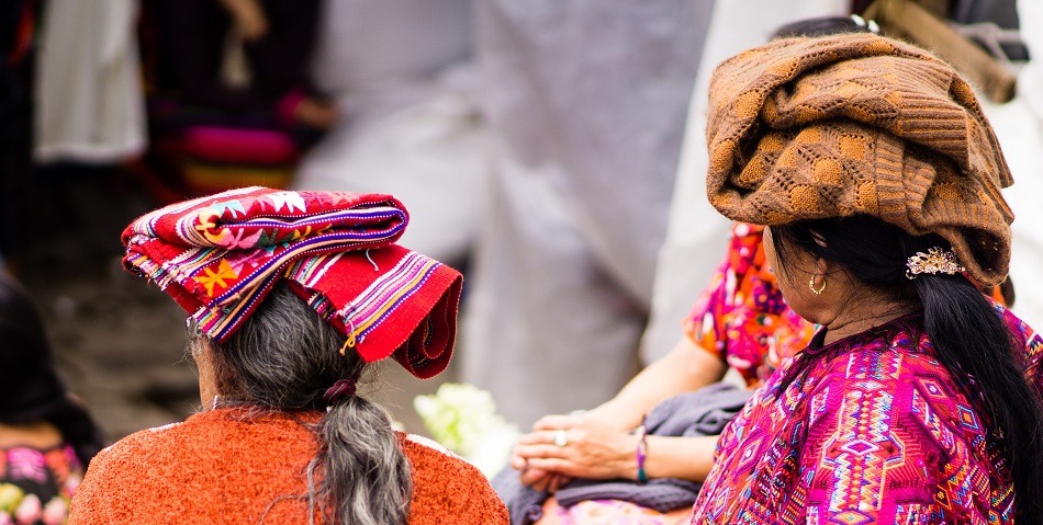 Guatemala tours Women at market