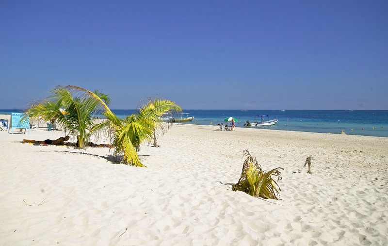Sandy, white beach in Puerto Morelos