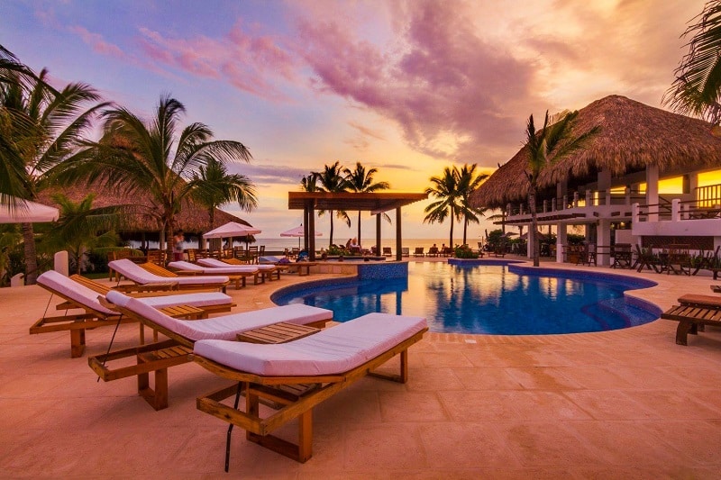 Swimming pool at Dos Mundos Pacific Resort in Monterrico