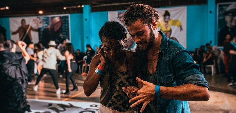 Couple dancing in Cuba