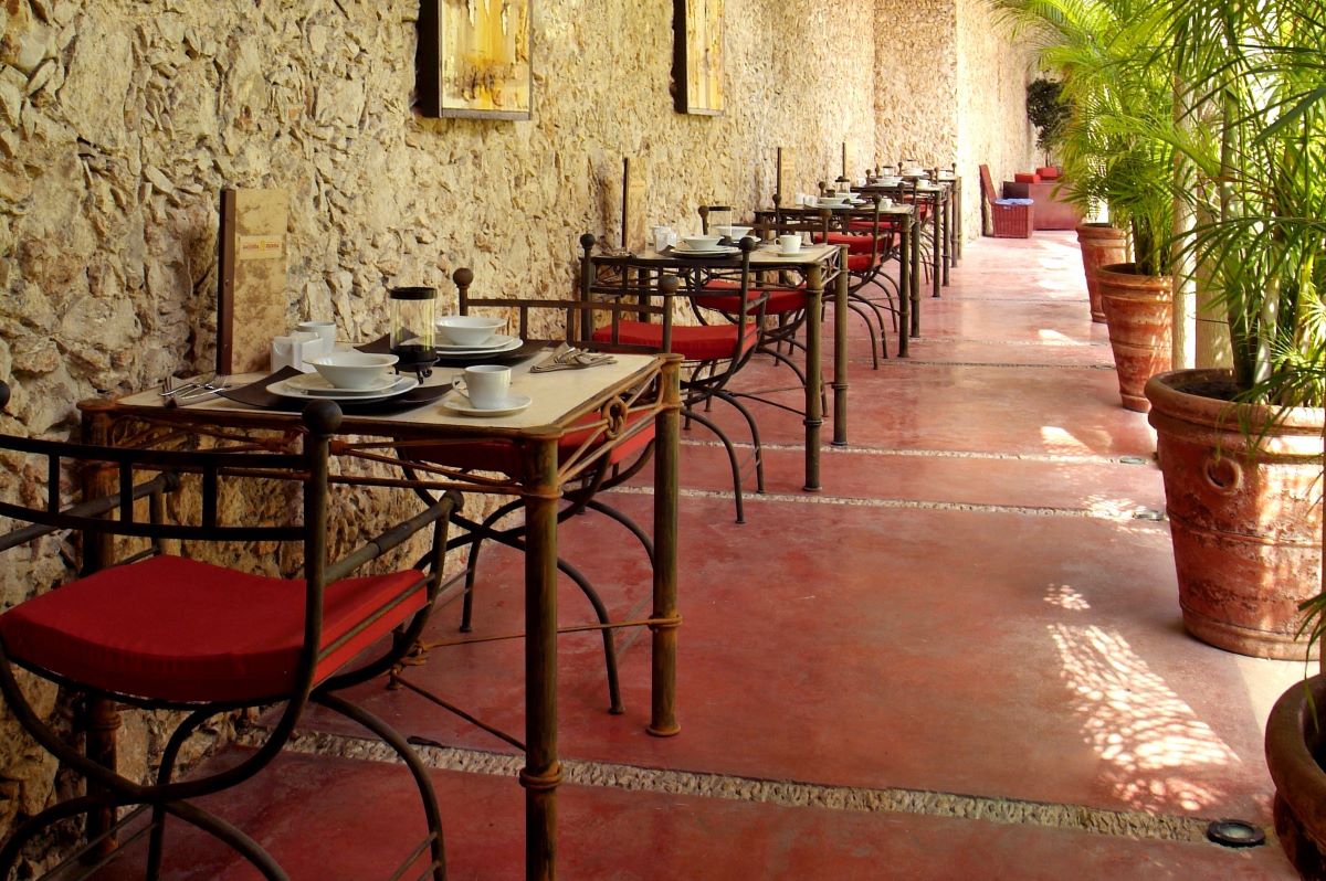 Hotel breakfast seating in Mexico