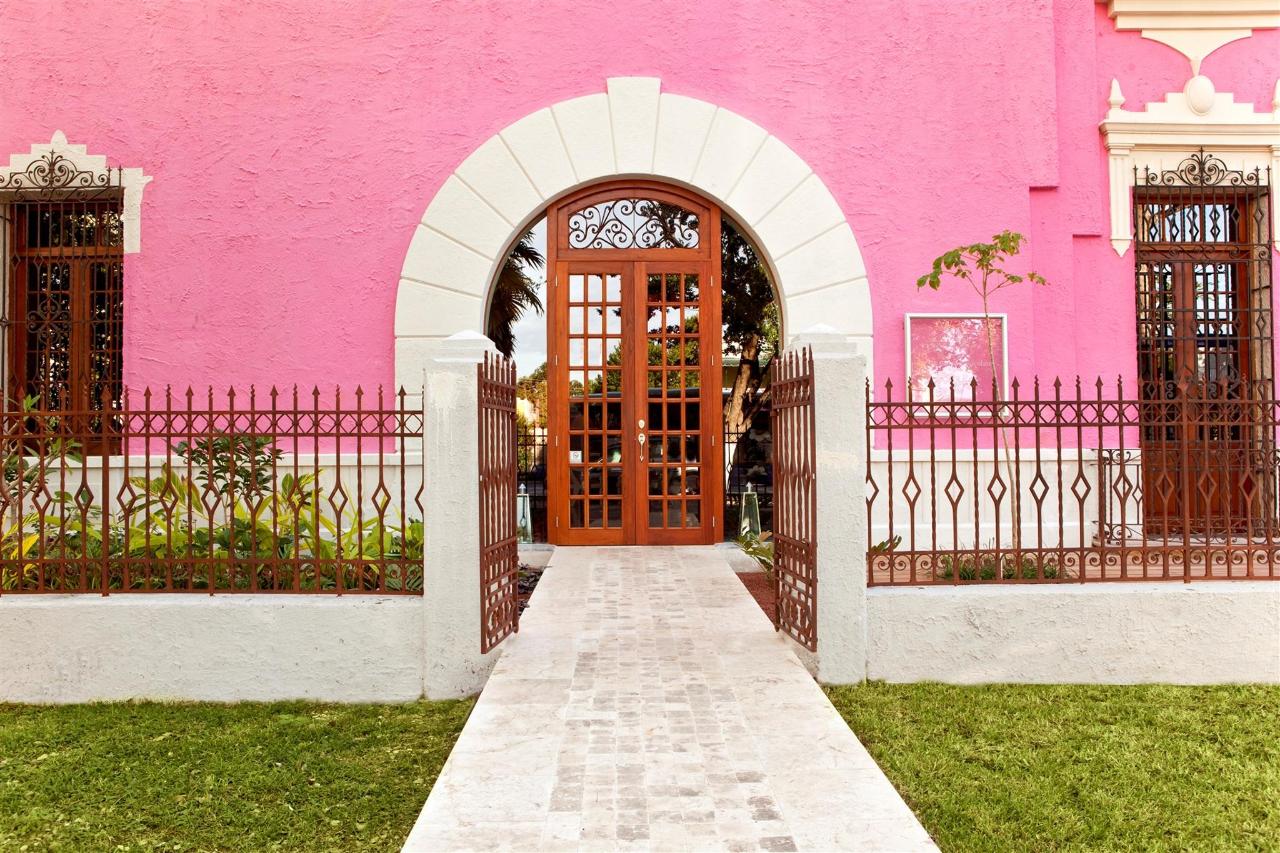 Hotel Rosas Y Xocolate Entrance