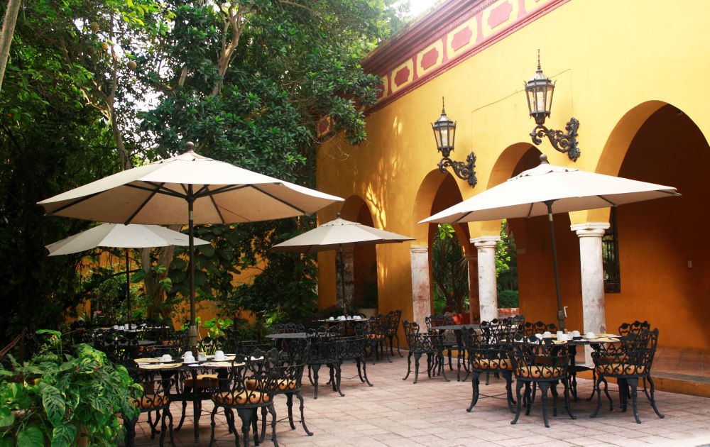 Hacienda Misne Outdoor Seating