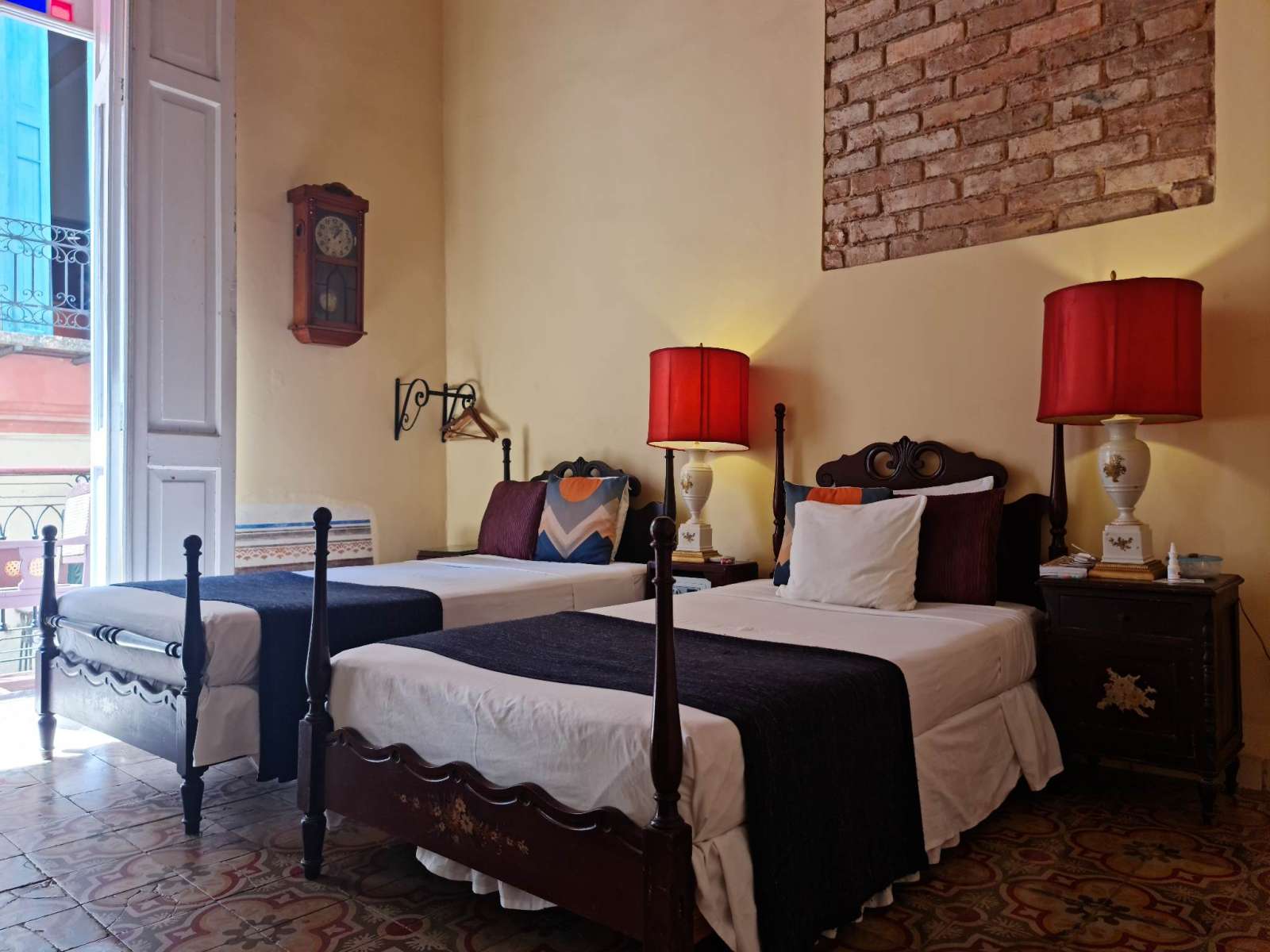 Hostal Balcones Twin Room