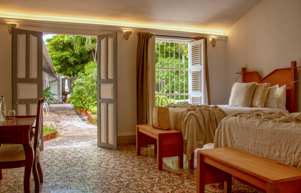 Deluxe Twin Bedroom with garden outside